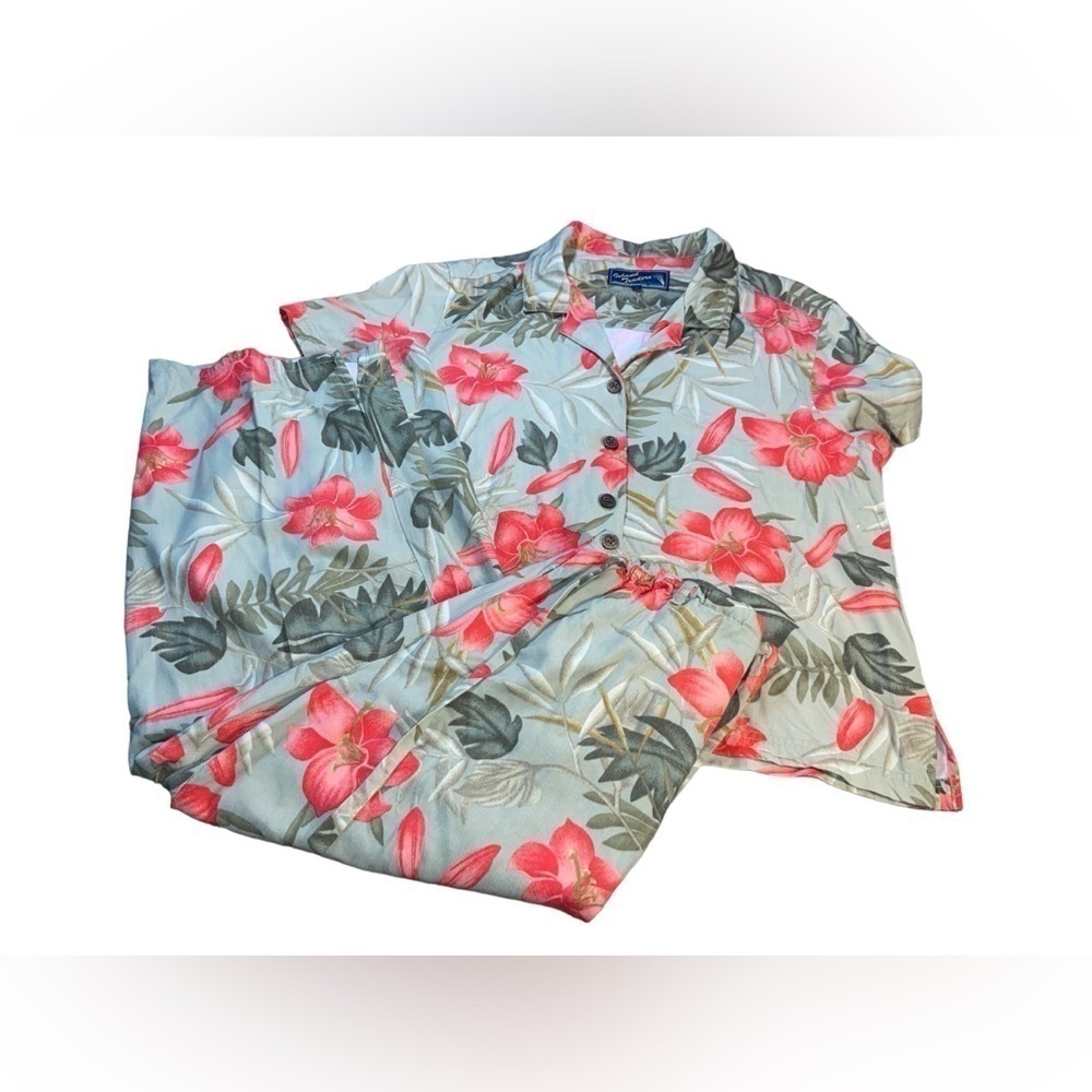 Large Island Traders 2 piece Rayon Shirt & Capri Pants Set Hawaiian Floral